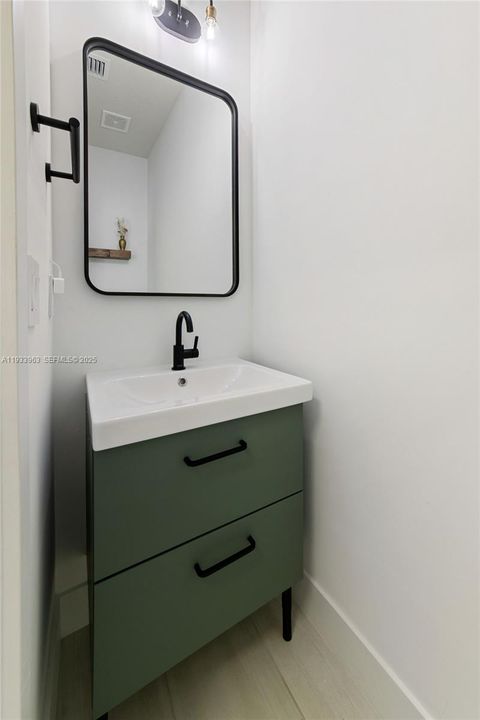 For Rent: $3,350 (3 beds, 2 baths, 1421 Square Feet)