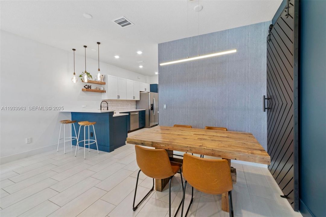 For Rent: $3,350 (3 beds, 2 baths, 1421 Square Feet)