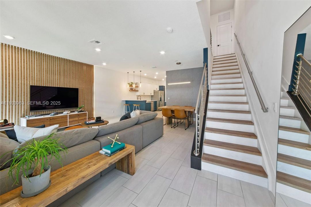 For Rent: $3,350 (3 beds, 2 baths, 1421 Square Feet)