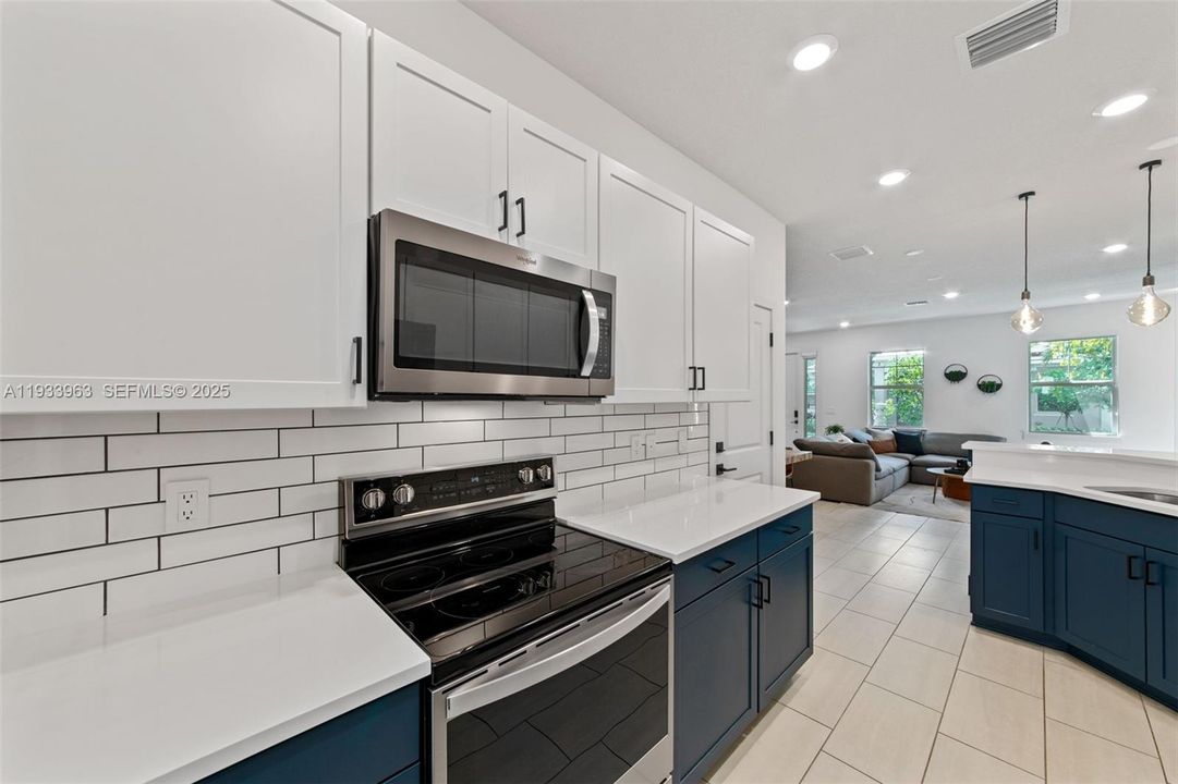 For Rent: $3,350 (3 beds, 2 baths, 1421 Square Feet)