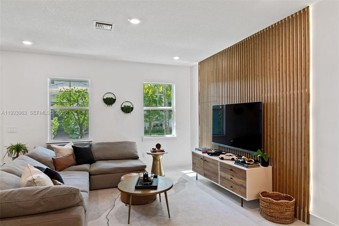 For Rent: $3,350 (3 beds, 2 baths, 1421 Square Feet)