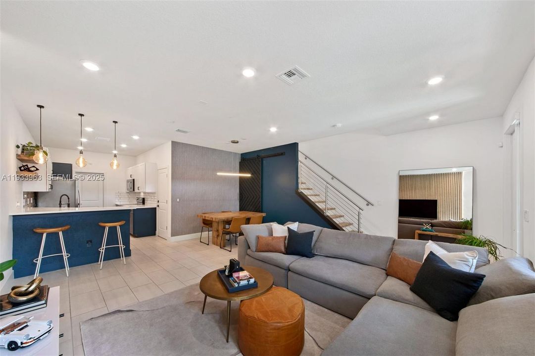 For Rent: $3,350 (3 beds, 2 baths, 1421 Square Feet)