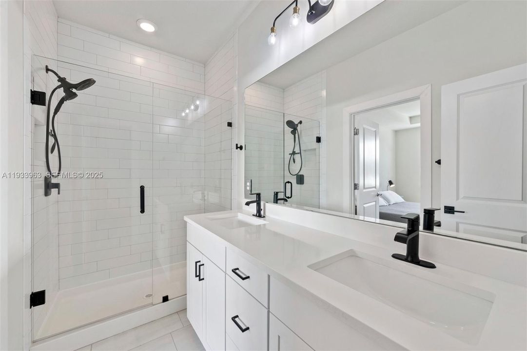 For Rent: $3,350 (3 beds, 2 baths, 1421 Square Feet)