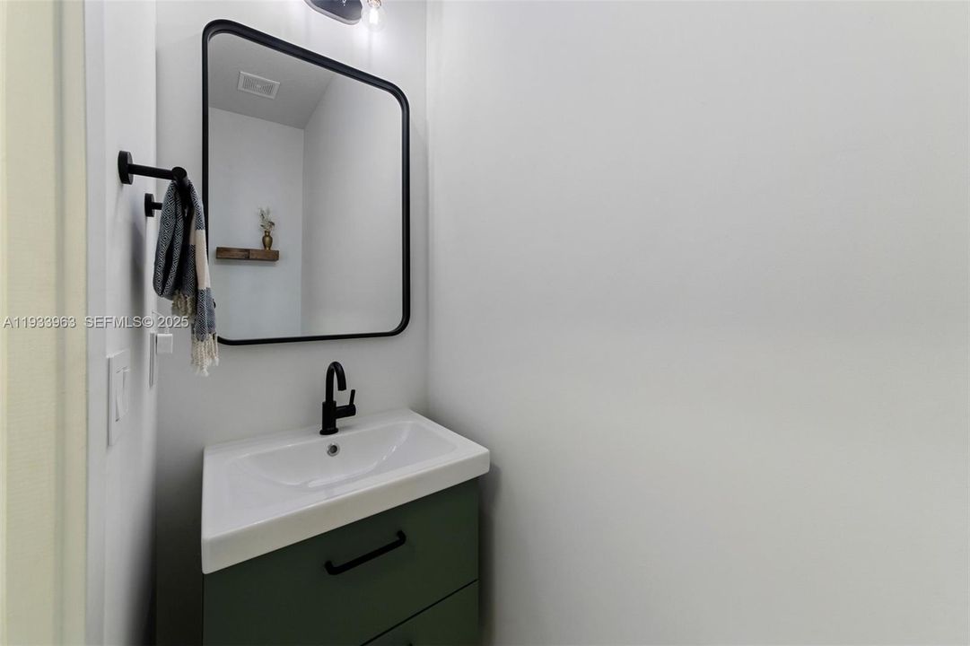 For Rent: $3,350 (3 beds, 2 baths, 1421 Square Feet)