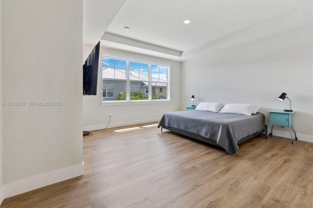 For Rent: $3,350 (3 beds, 2 baths, 1421 Square Feet)