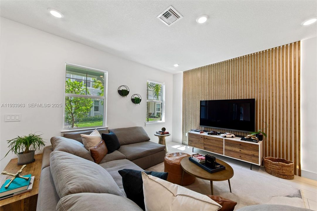 For Rent: $3,350 (3 beds, 2 baths, 1421 Square Feet)