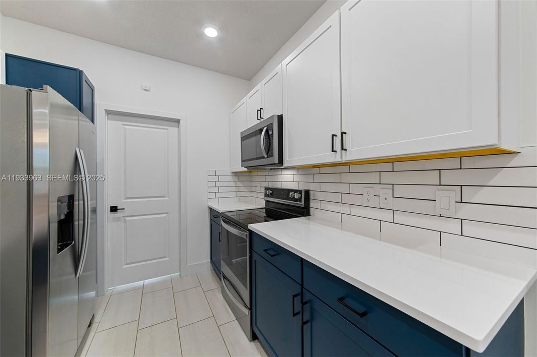 For Rent: $3,350 (3 beds, 2 baths, 1421 Square Feet)