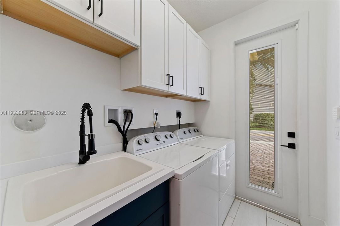 For Rent: $3,350 (3 beds, 2 baths, 1421 Square Feet)