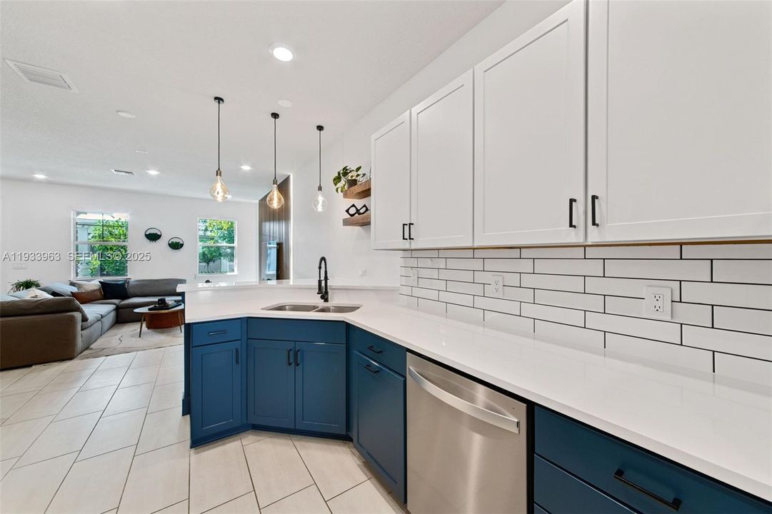 For Rent: $3,350 (3 beds, 2 baths, 1421 Square Feet)