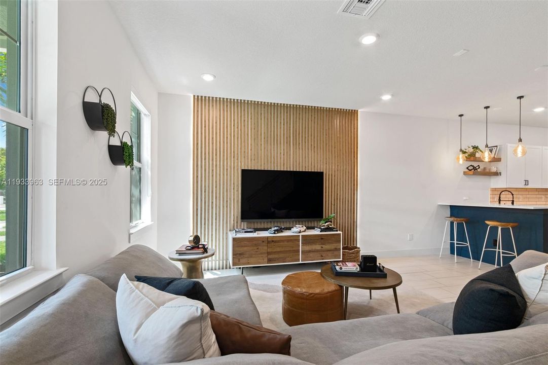 For Rent: $3,350 (3 beds, 2 baths, 1421 Square Feet)