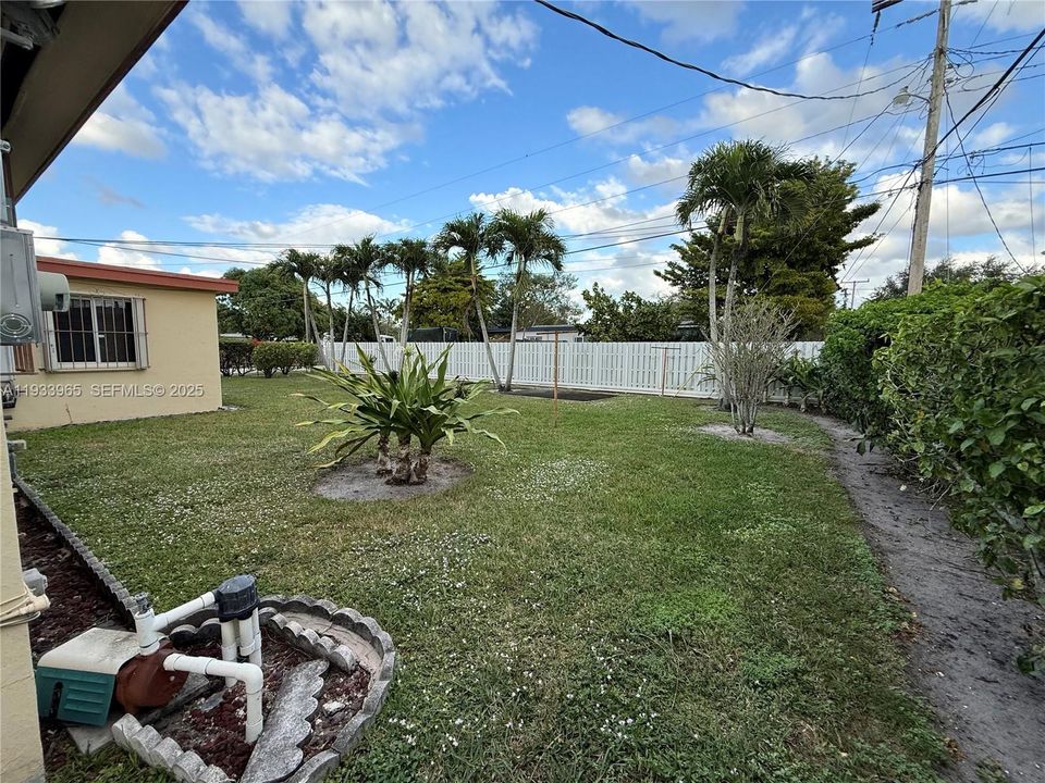 For Sale: $699,000 (4 beds, 2 baths, 1401 Square Feet)