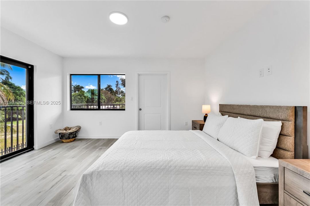 出租: $2,900 (2 贝兹, 1 浴室, 1200 平方英尺)