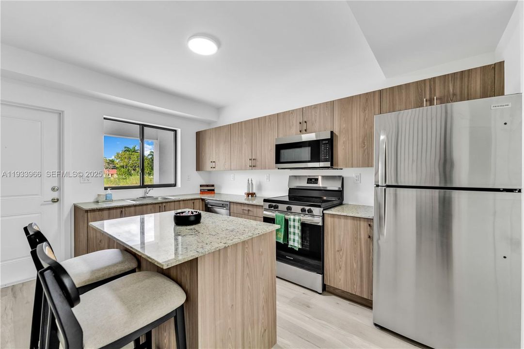 出租: $2,900 (2 贝兹, 1 浴室, 1200 平方英尺)