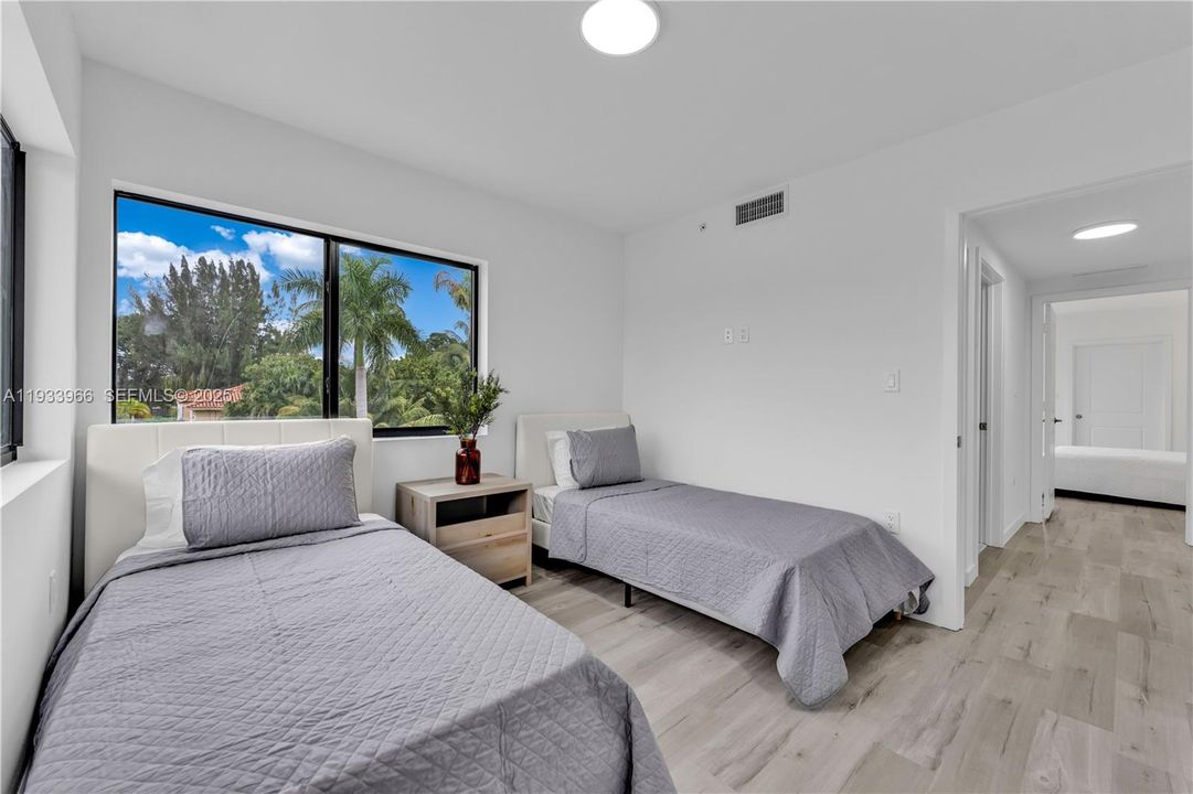 出租: $2,900 (2 贝兹, 1 浴室, 1200 平方英尺)