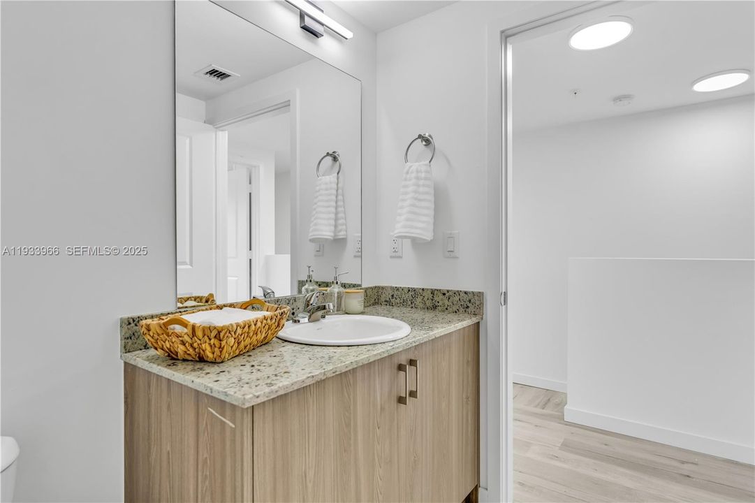 出租: $2,900 (2 贝兹, 1 浴室, 1200 平方英尺)