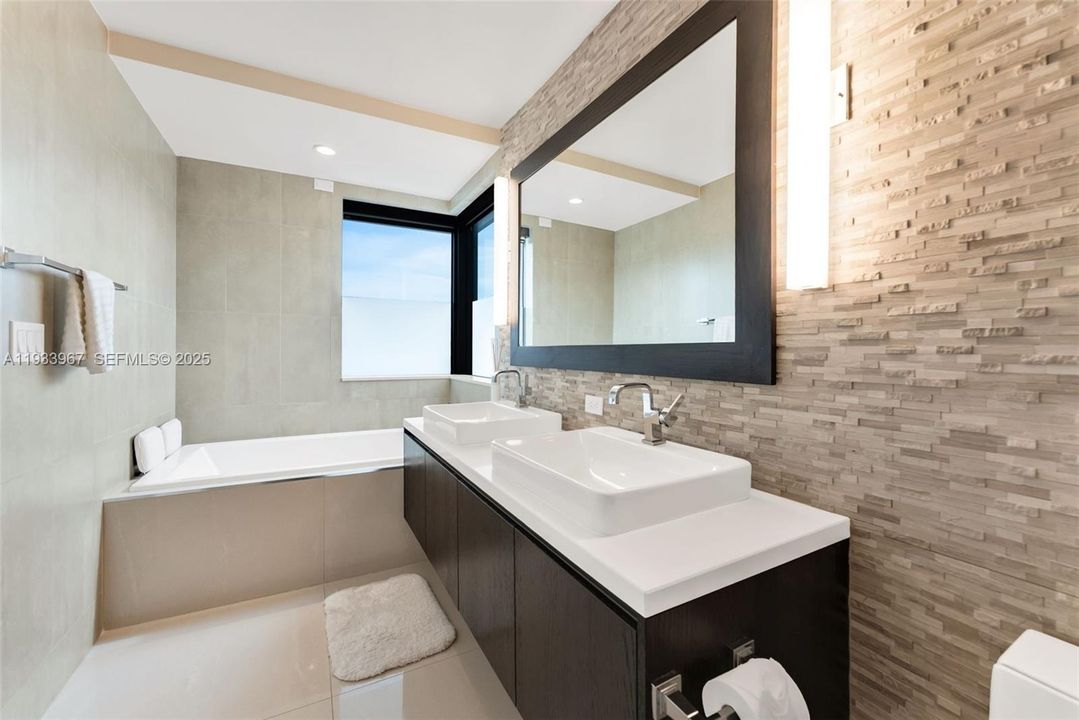 На продажу: $2,050,000 (3 спален, 3 ванн, 2373 Квадратных фут)