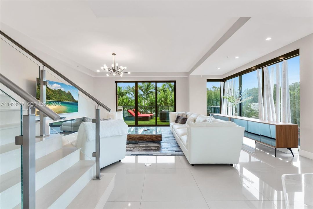 На продажу: $2,050,000 (3 спален, 3 ванн, 2373 Квадратных фут)