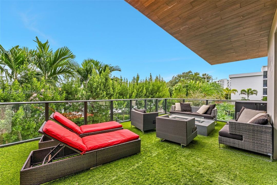 На продажу: $2,050,000 (3 спален, 3 ванн, 2373 Квадратных фут)