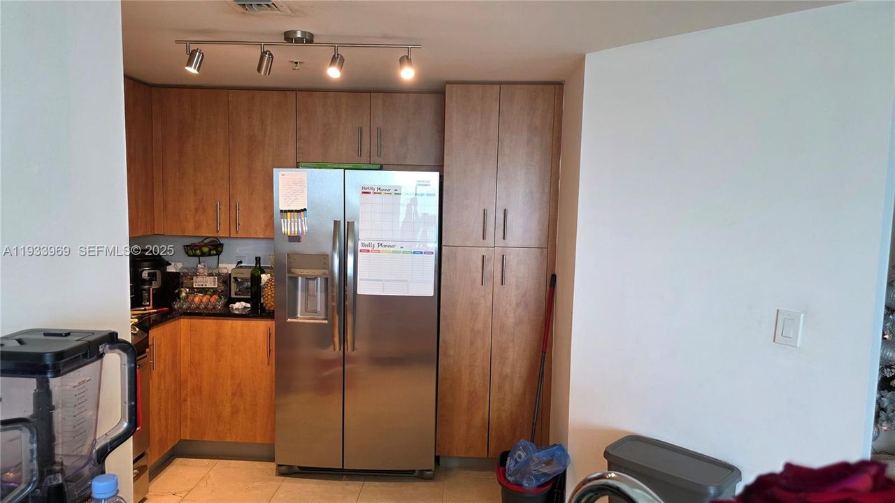 For Sale: $650,000 (2 beds, 2 baths, 1251 Square Feet)