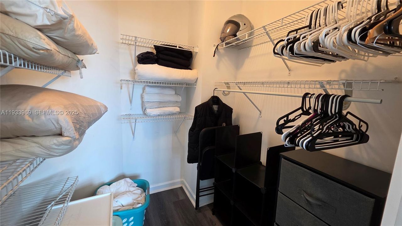 Walking closet- 2nd Bedroom