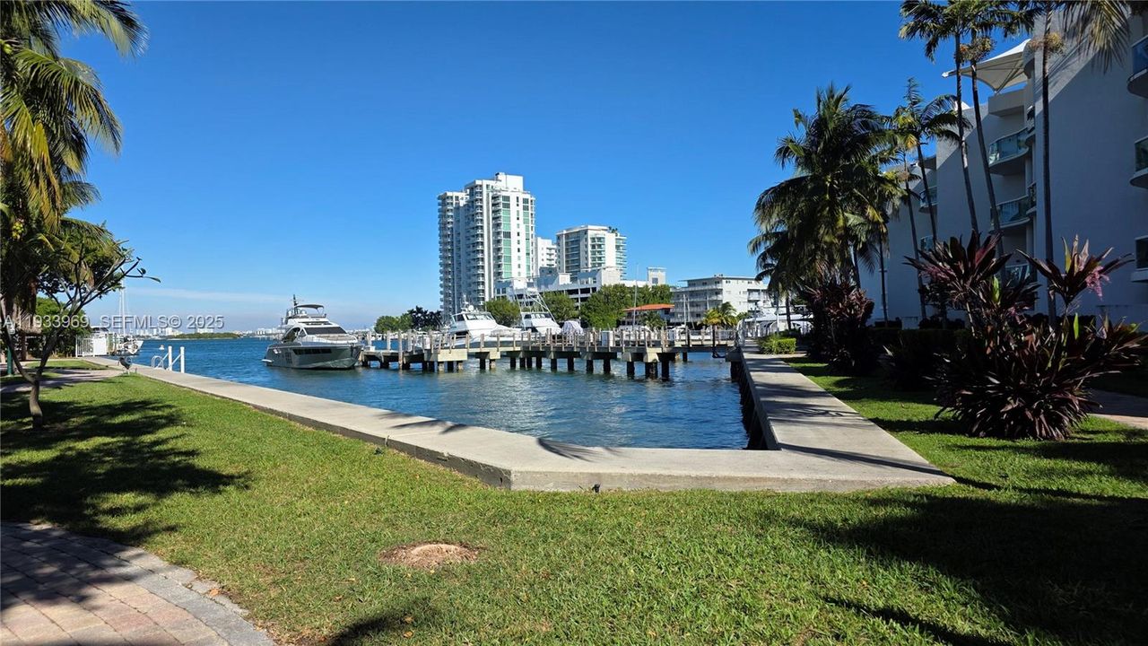 For Sale: $650,000 (2 beds, 2 baths, 1251 Square Feet)