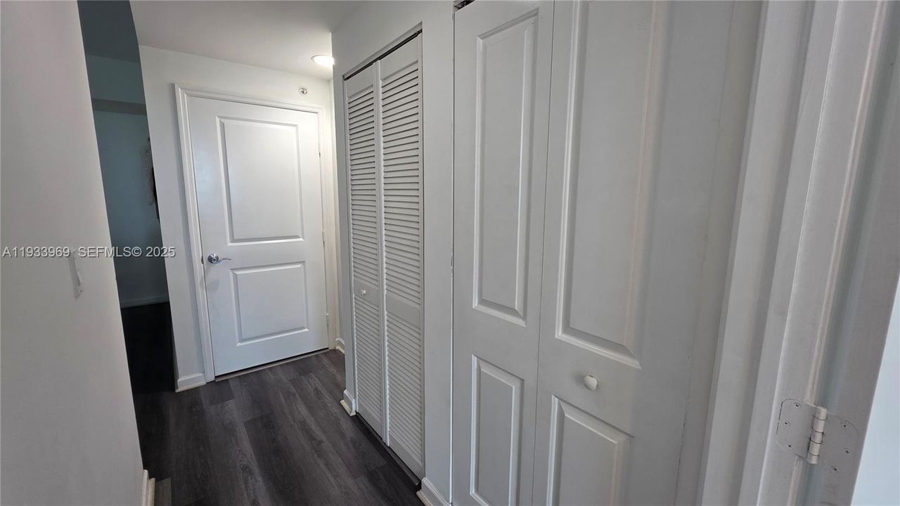 Washer & Dryer- Hookup