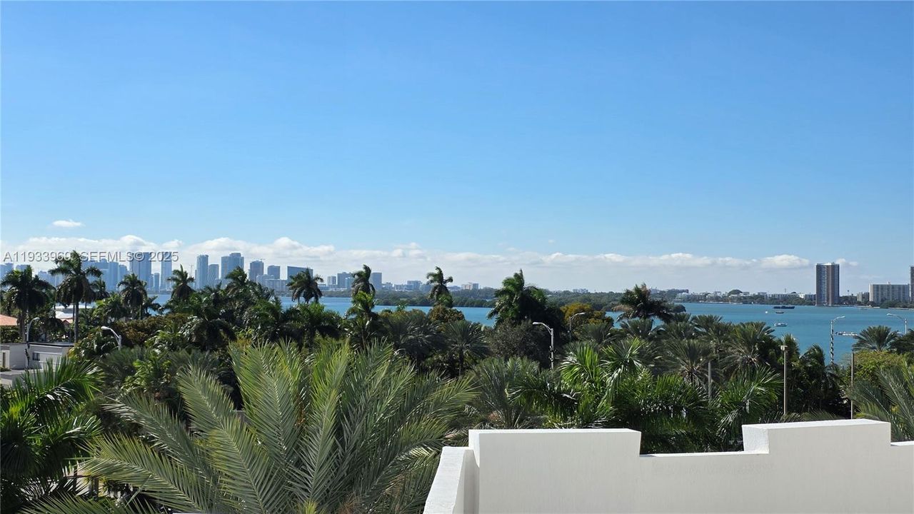 For Sale: $650,000 (2 beds, 2 baths, 1251 Square Feet)