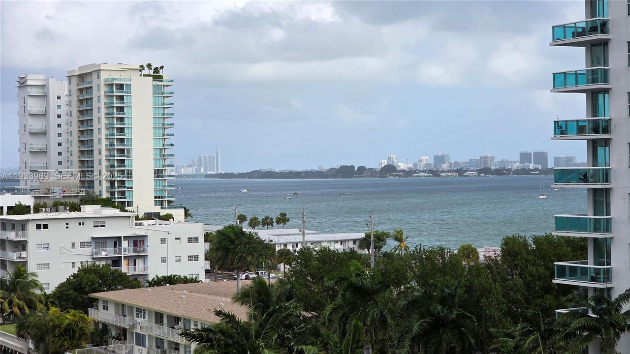 For Sale: $650,000 (2 beds, 2 baths, 1251 Square Feet)