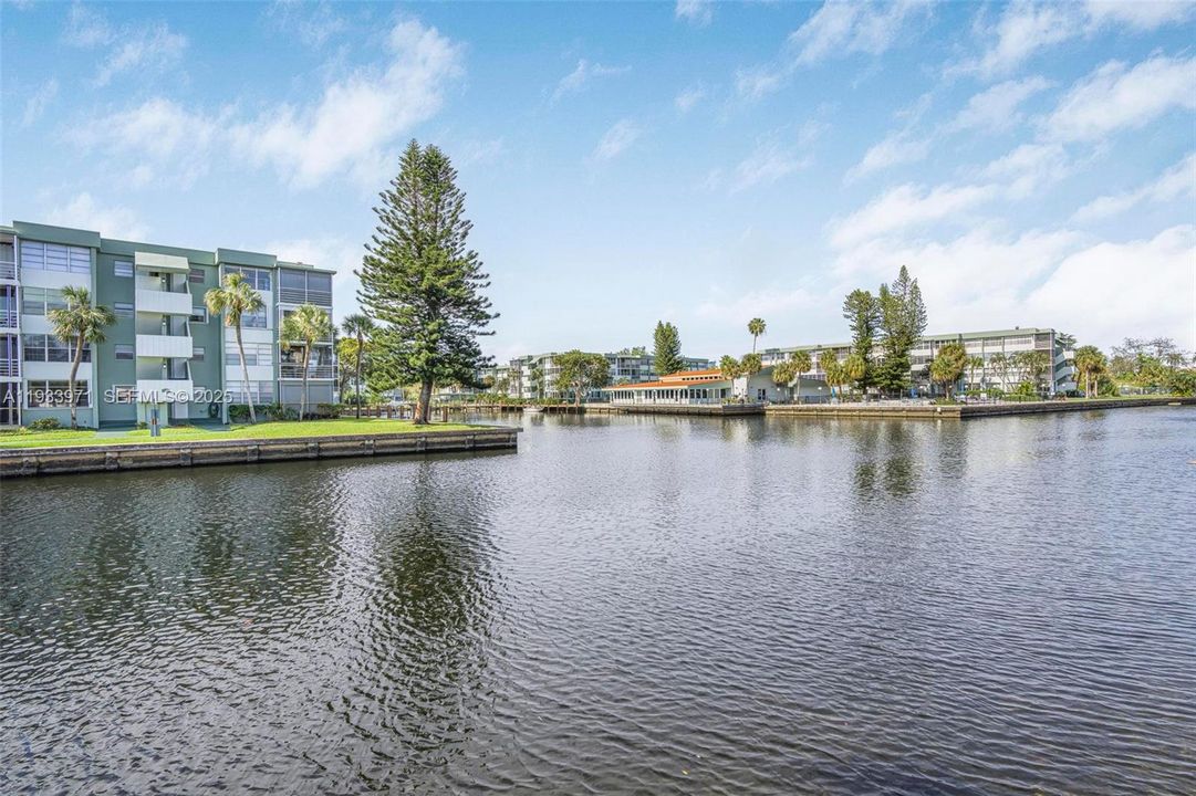 For Rent: $1,850 (2 beds, 1 baths, 816 Square Feet)