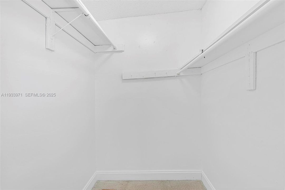 For Rent: $1,850 (2 beds, 1 baths, 816 Square Feet)