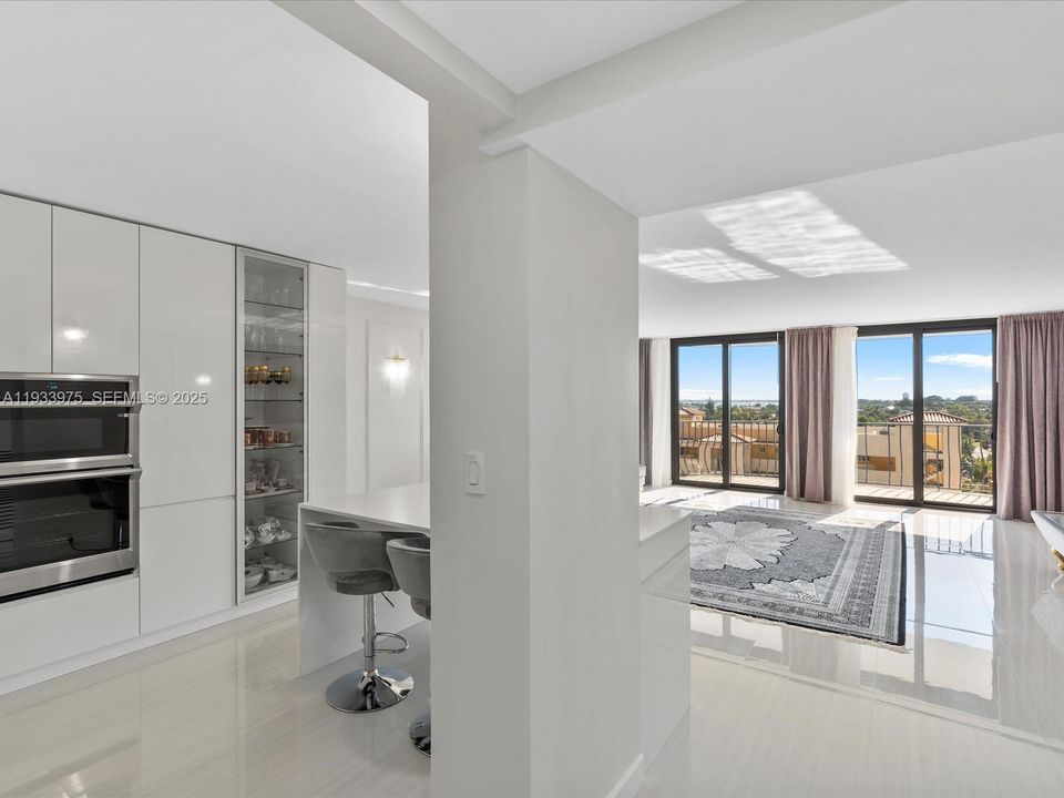 For Sale: $996,000 (2 beds, 2 baths, 1579 Square Feet)