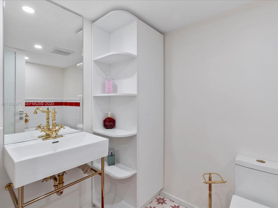 For Sale: $996,000 (2 beds, 2 baths, 1579 Square Feet)