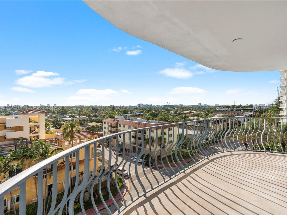 For Sale: $996,000 (2 beds, 2 baths, 1579 Square Feet)