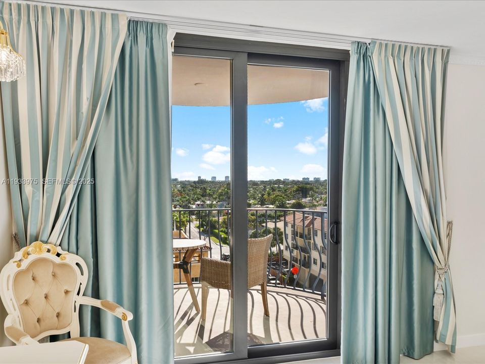 For Sale: $996,000 (2 beds, 2 baths, 1579 Square Feet)