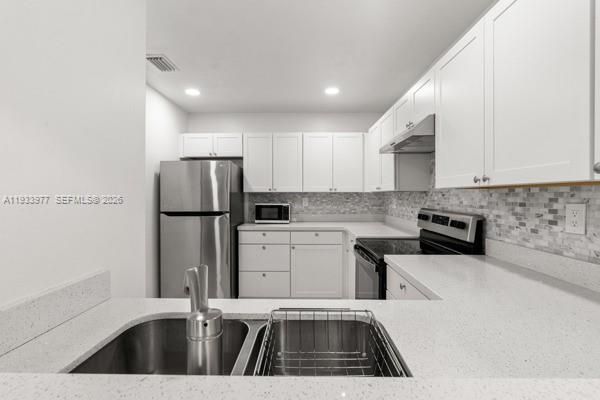 На продажу: $270,000 (2 спален, 1 ванн, 920 Квадратных фут)