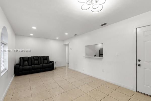 На продажу: $270,000 (2 спален, 1 ванн, 920 Квадратных фут)