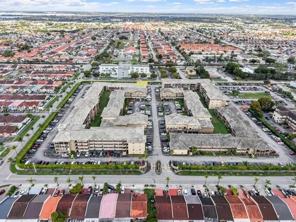 На продажу: $270,000 (2 спален, 1 ванн, 920 Квадратных фут)