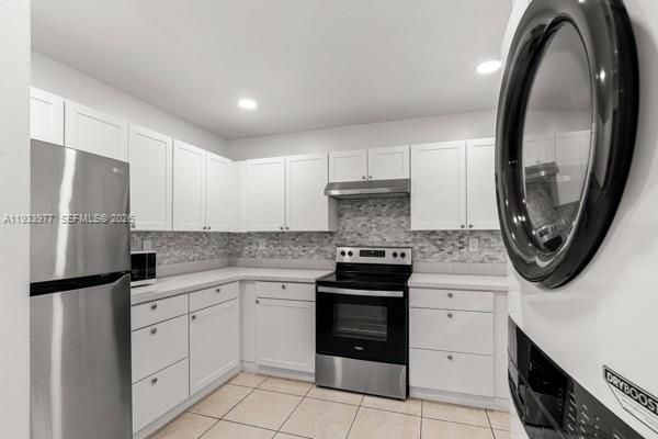 На продажу: $270,000 (2 спален, 1 ванн, 920 Квадратных фут)