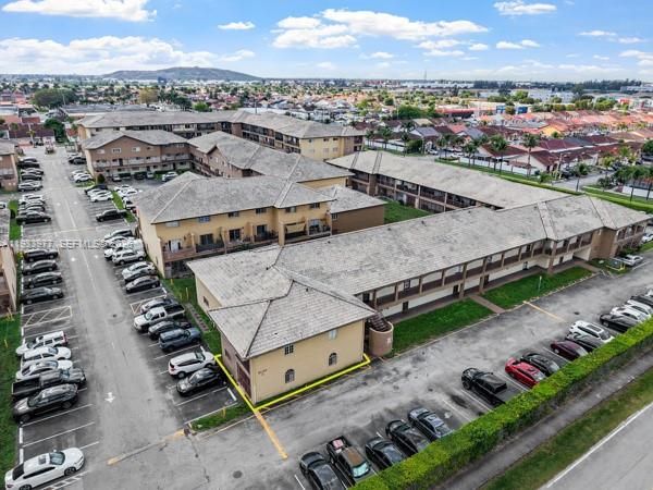 На продажу: $270,000 (2 спален, 1 ванн, 920 Квадратных фут)