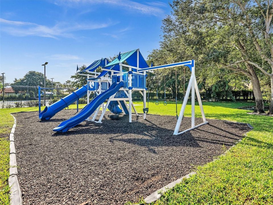 出租: $3,900 (3 贝兹, 2 浴室, 1778 平方英尺)