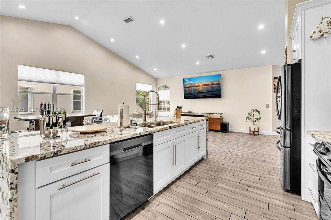 出租: $3,900 (3 贝兹, 2 浴室, 1778 平方英尺)