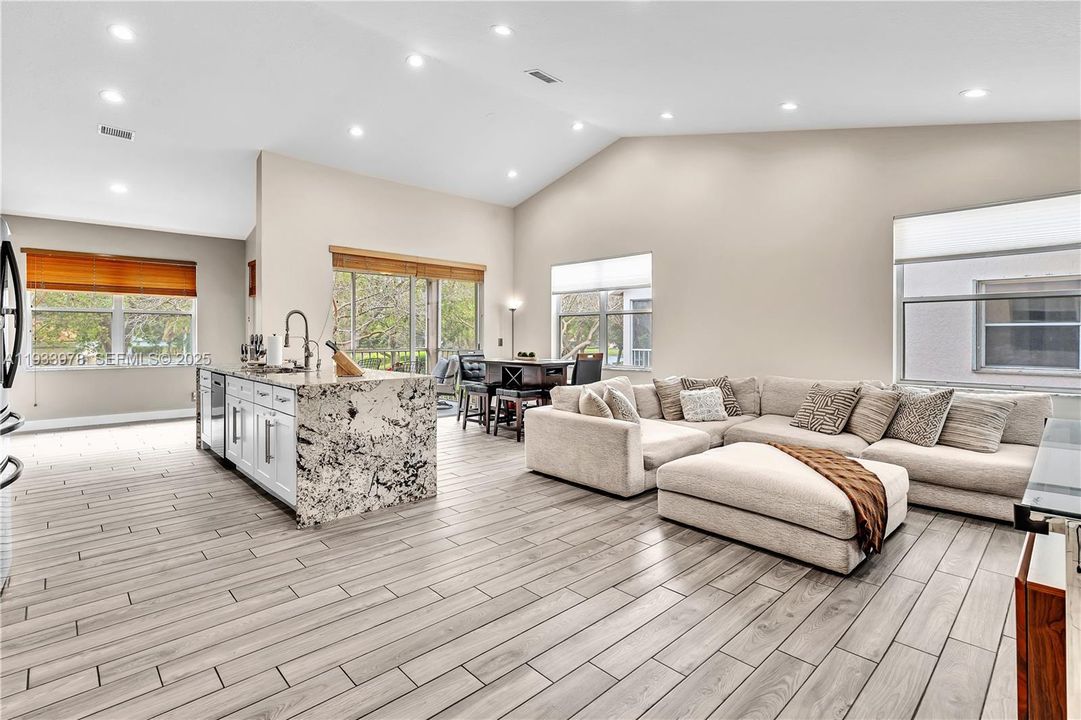 出租: $3,900 (3 贝兹, 2 浴室, 1778 平方英尺)