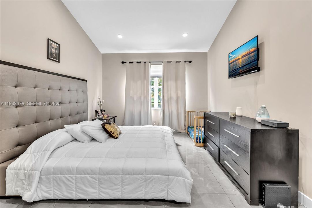 出租: $3,900 (3 贝兹, 2 浴室, 1778 平方英尺)