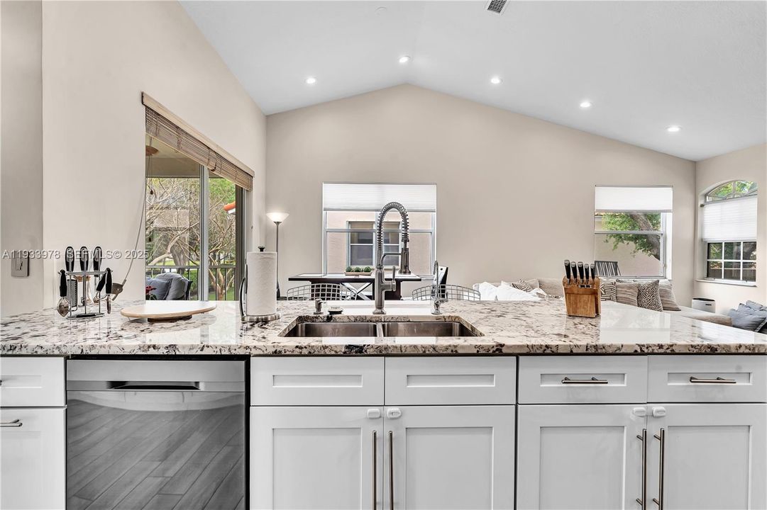 出租: $3,900 (3 贝兹, 2 浴室, 1778 平方英尺)