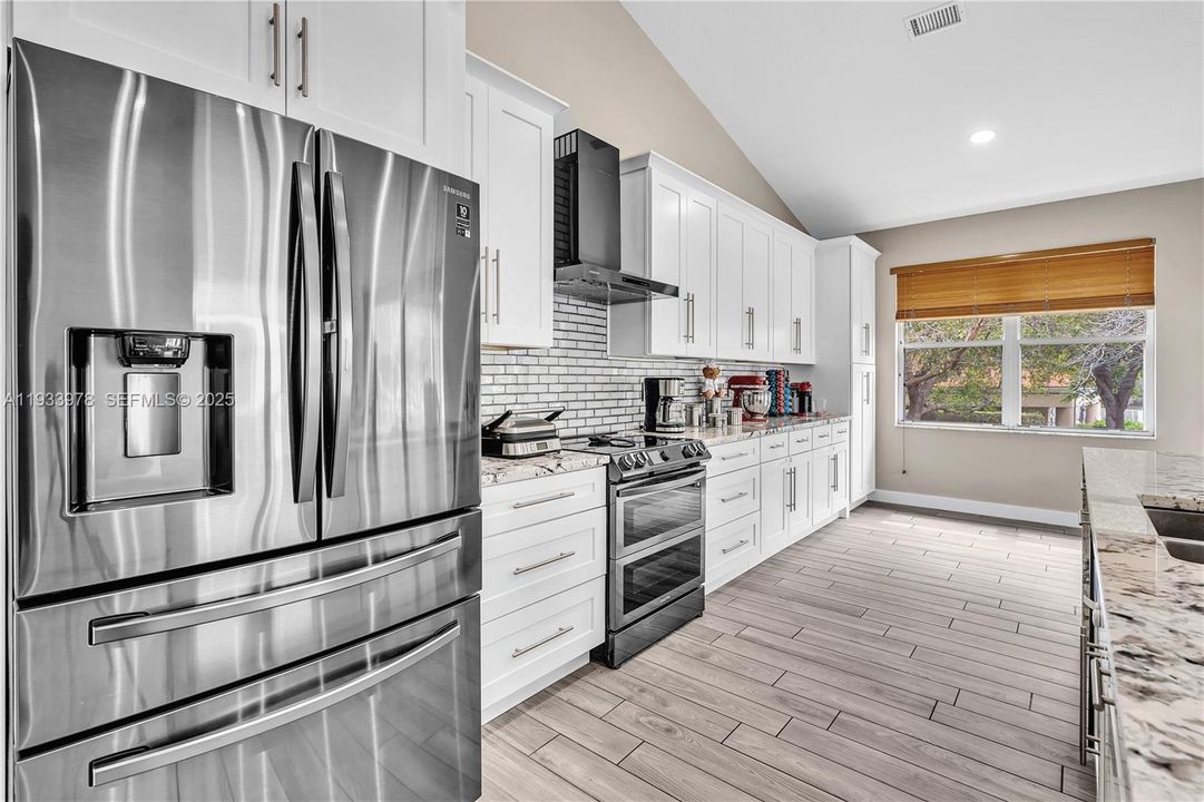 出租: $3,900 (3 贝兹, 2 浴室, 1778 平方英尺)