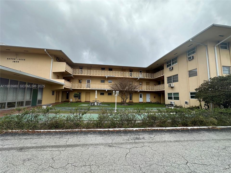 На продажу: $115,000 (1 спален, 1 ванн, 640 Квадратных фут)