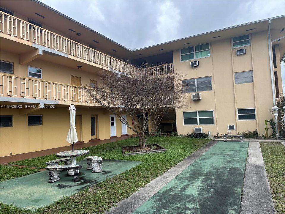 На продажу: $115,000 (1 спален, 1 ванн, 640 Квадратных фут)