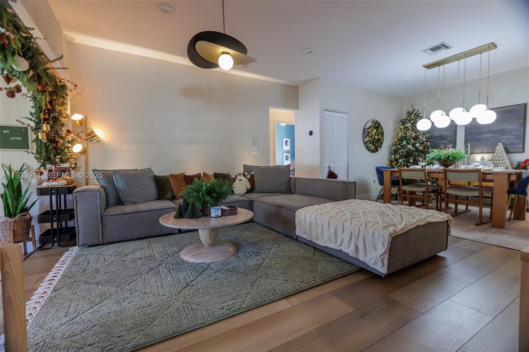 待售: $650,000 (4 贝兹, 3 浴室, 1643 平方英尺)