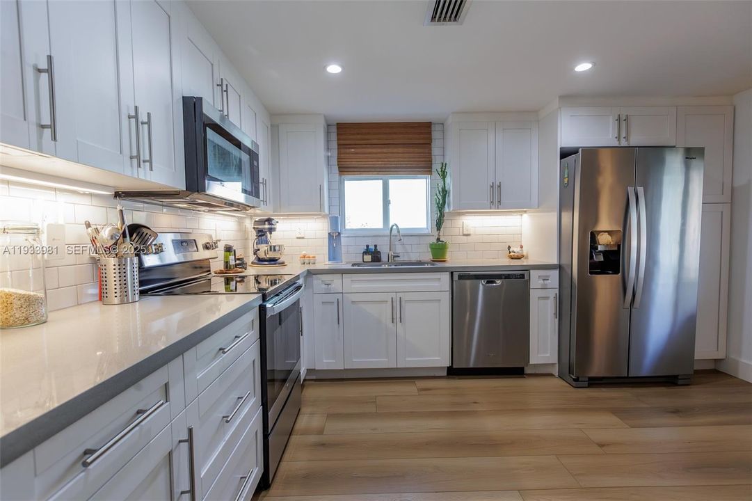 待售: $650,000 (4 贝兹, 3 浴室, 1643 平方英尺)