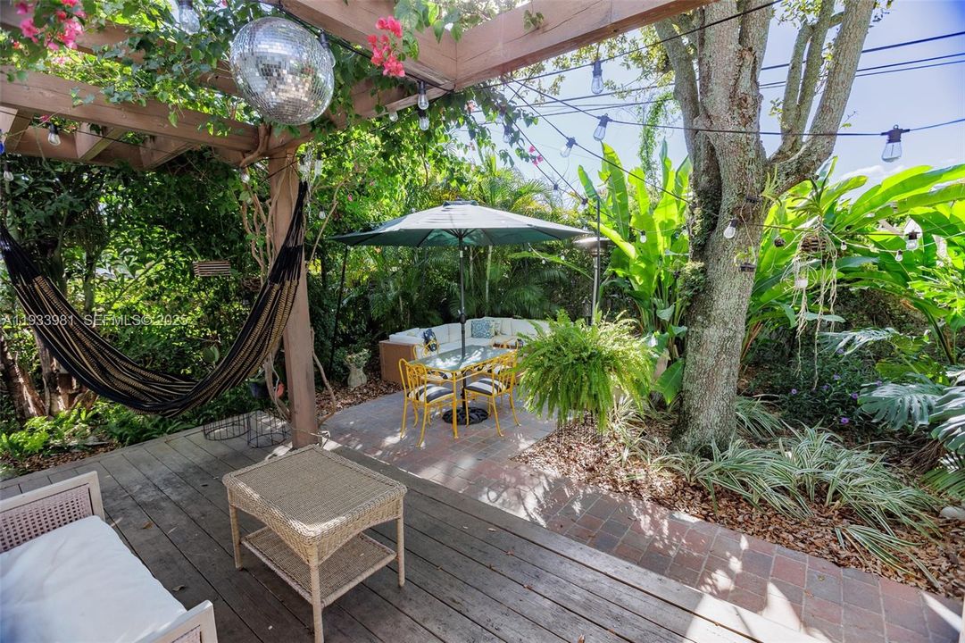 待售: $650,000 (4 贝兹, 3 浴室, 1643 平方英尺)